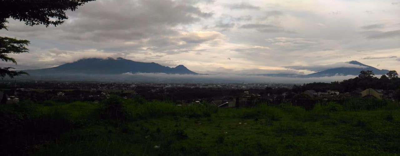 Villa Malang Puncak Buring Екстер'єр фото